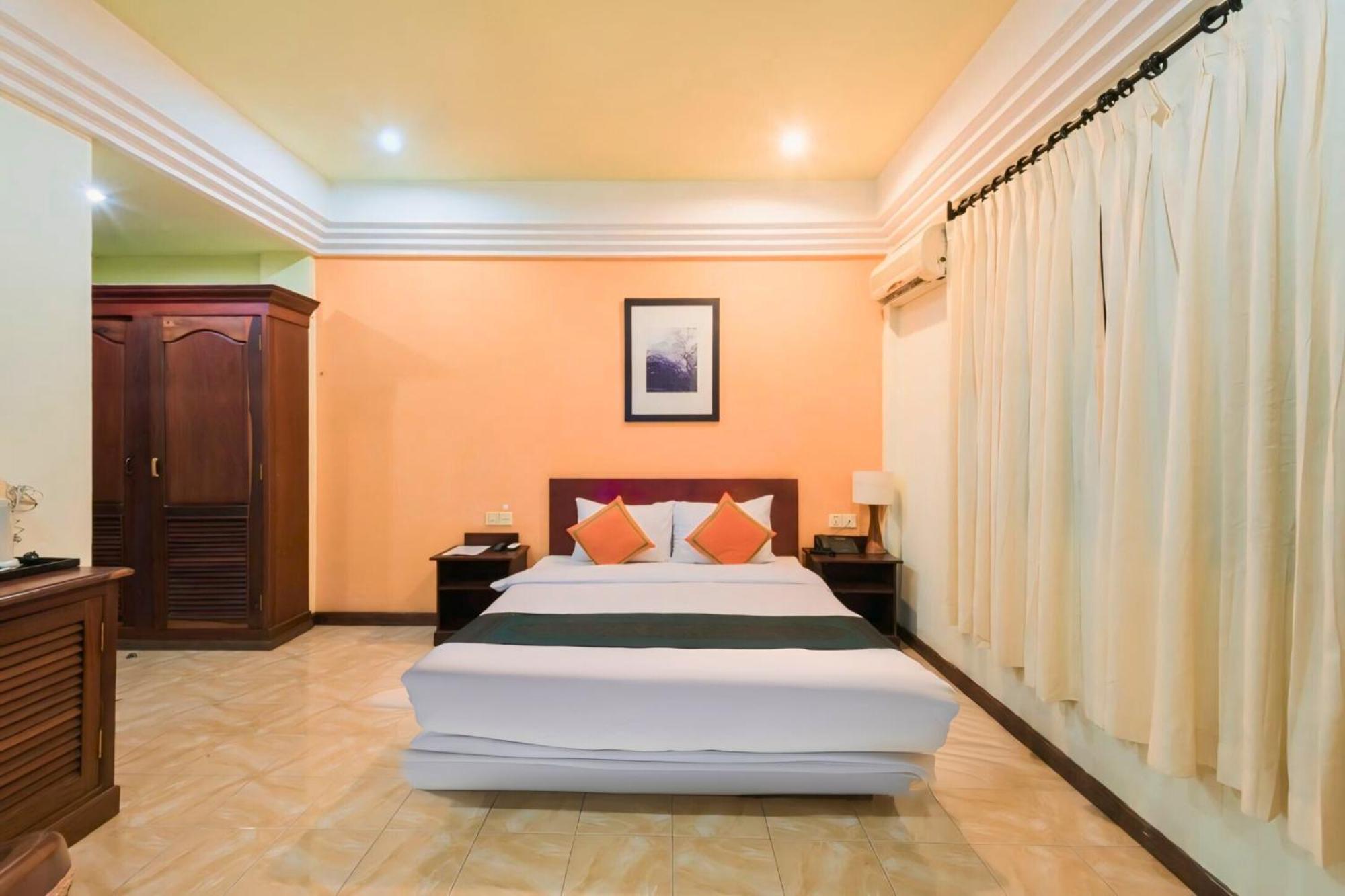 Vplus Hotel Siem Reap Exteriör bild