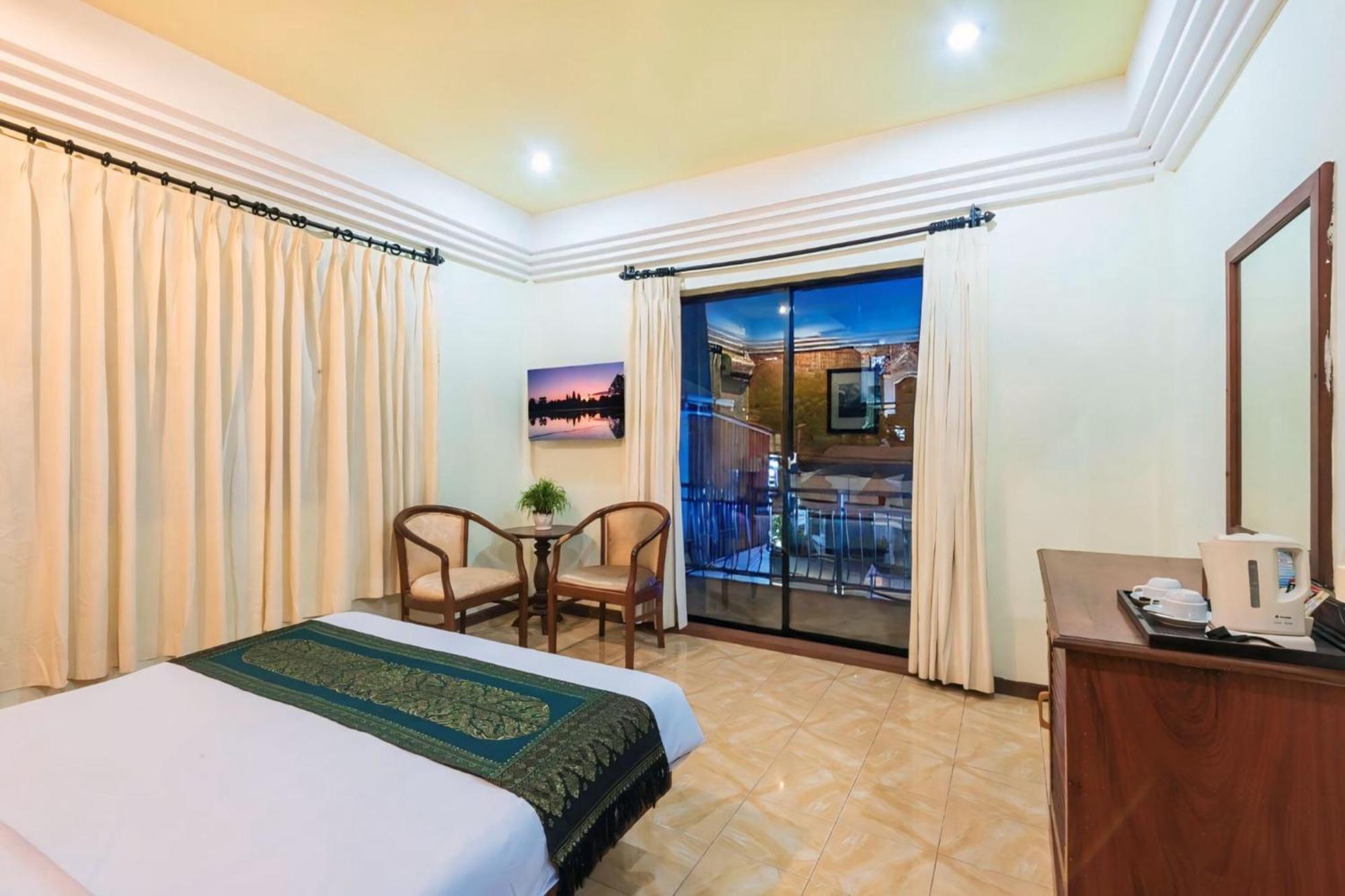 Vplus Hotel Siem Reap Exteriör bild