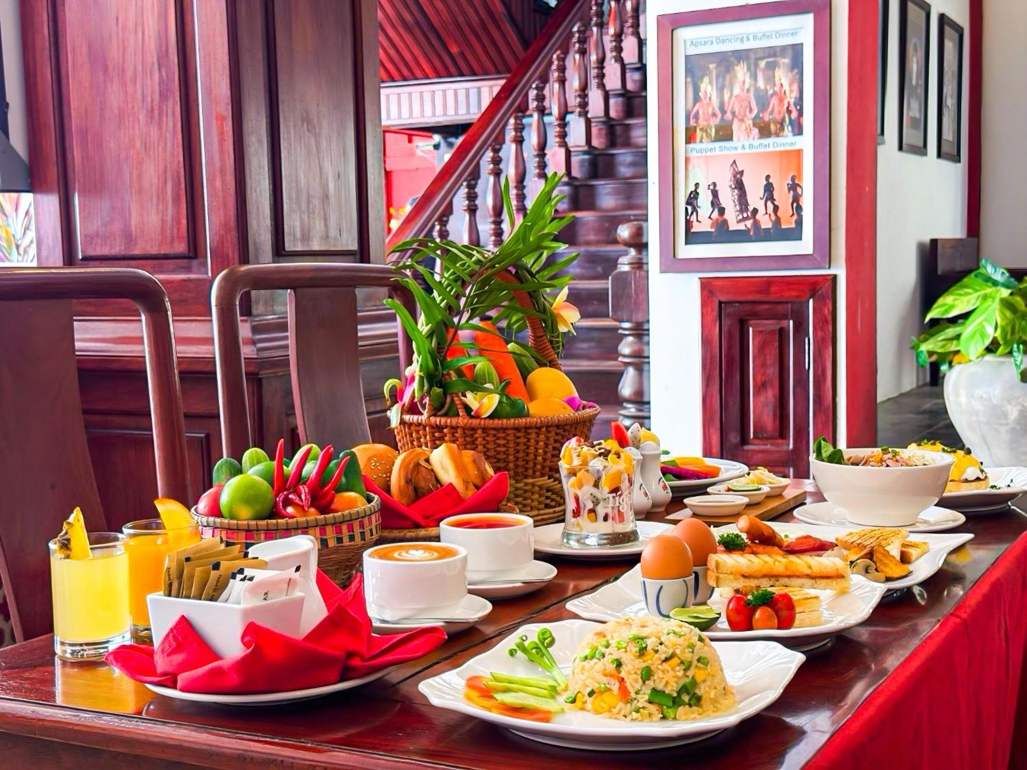 Vplus Hotel Siem Reap Exteriör bild