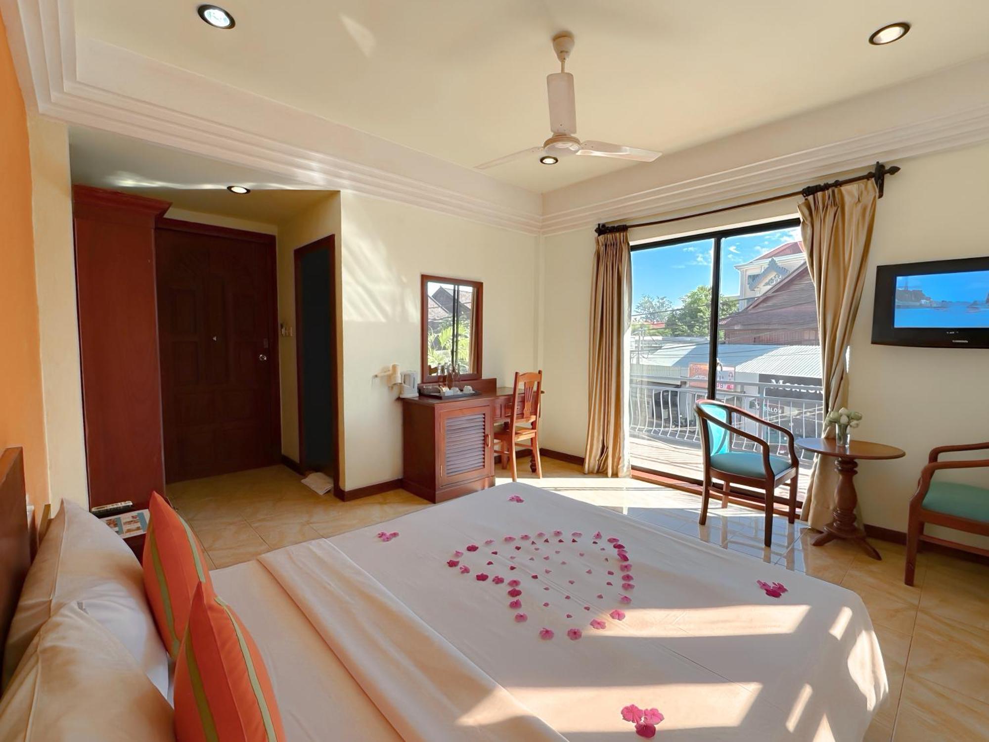 Vplus Hotel Siem Reap Exteriör bild