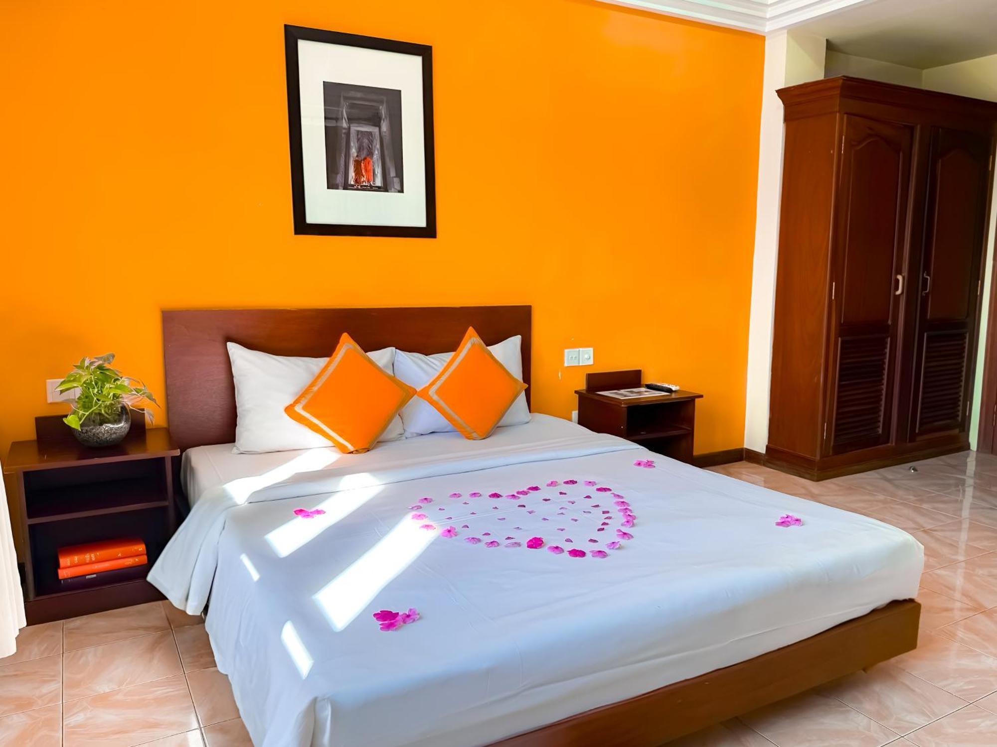 Vplus Hotel Siem Reap Exteriör bild